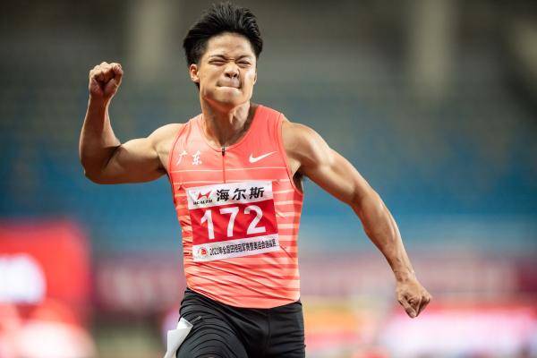 苏炳添以9秒98的成绩夺冠. 本文图片 ic