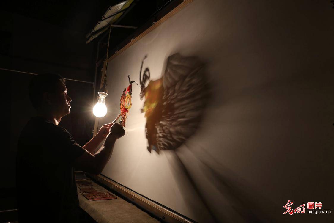 chineseshadowplayperformedattheaterinhandannchinashebei