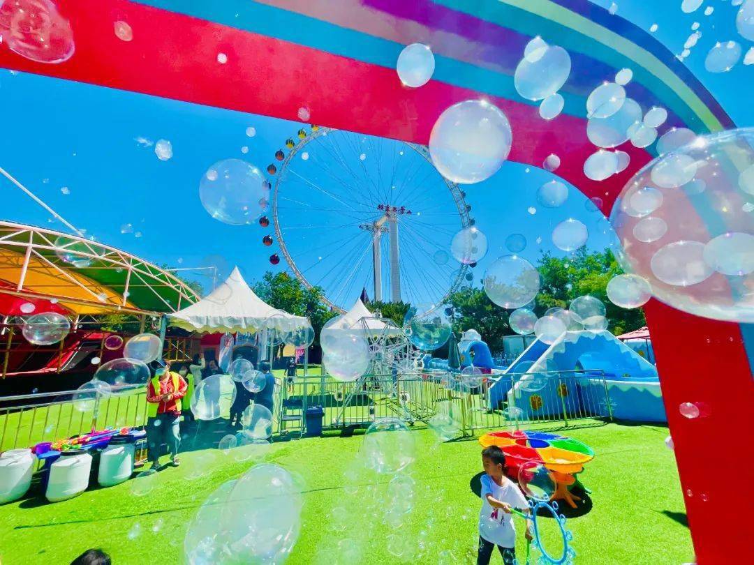 着各式各样的泡泡这里简直就是泡泡的世界四大互动区域开心泡泡乐园
