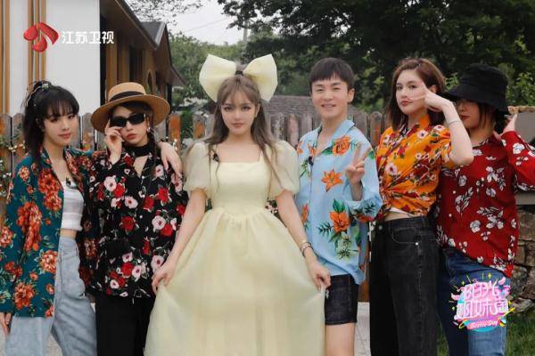 阳光姐妹淘 上新啦 五位姐妹团分享甜蜜时光 周扬青