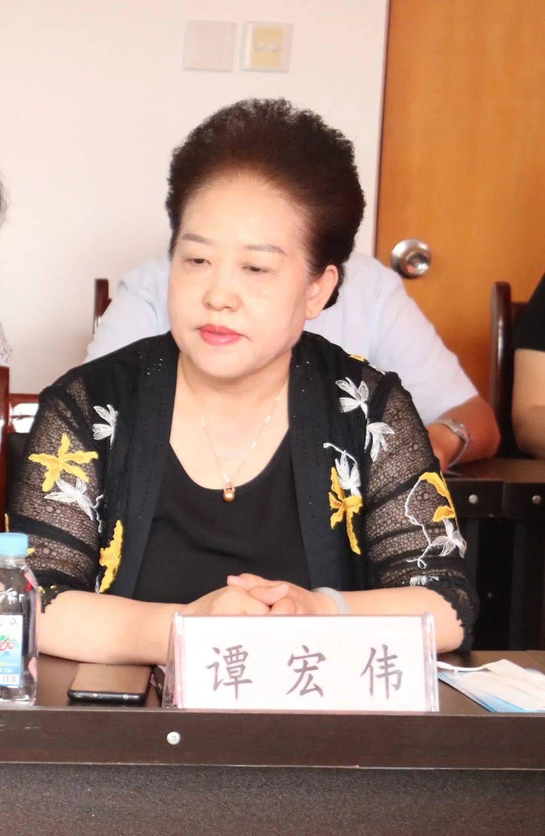 永远跟党走建功新时代临朐县劳模座谈会暨劳模影像志发放仪式举行