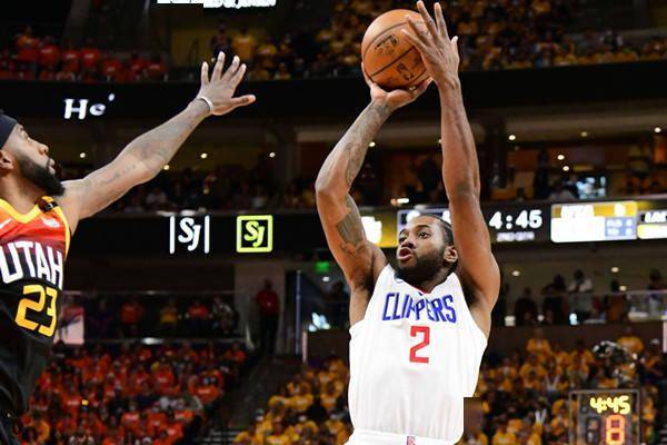 莱昂纳德第四节4投1中,只得到2分2失误