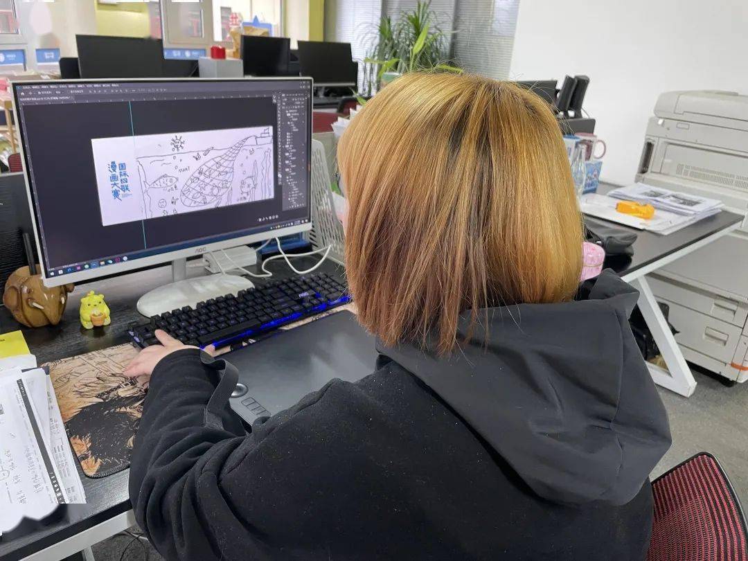 的美工小姐姐每一个四联漫画定制马克杯获奖作品是如何做成马克杯的!