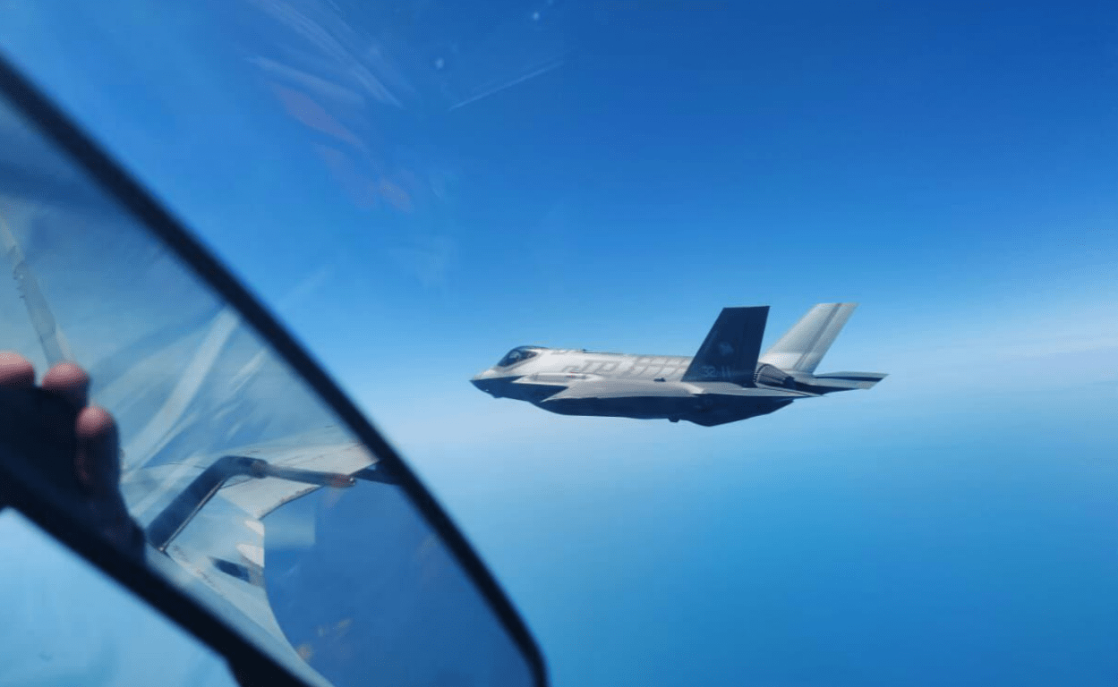 再不走就撞了！俄軍重型戰鬥機又秀硬核操作，強行逼退北約F-35 國際 第2張