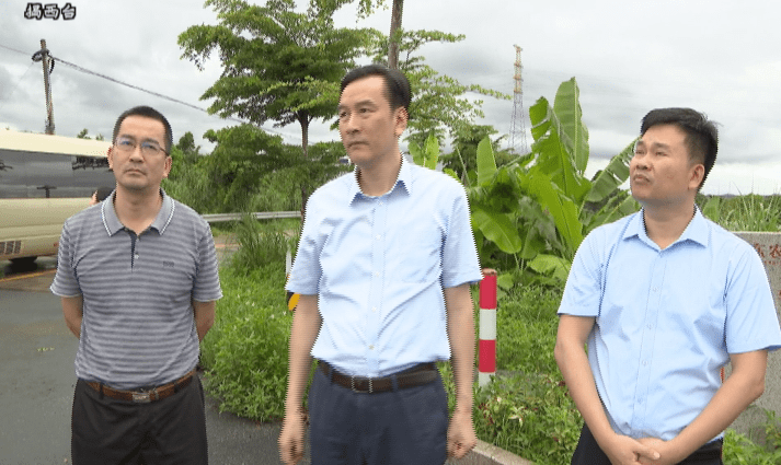 县委副书记,县长魏洁林率队到棉湖镇洘溪村路口实地检查道路交通安全