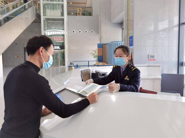 李岚 继承父亲遗志 铁路事业我来守护 工作