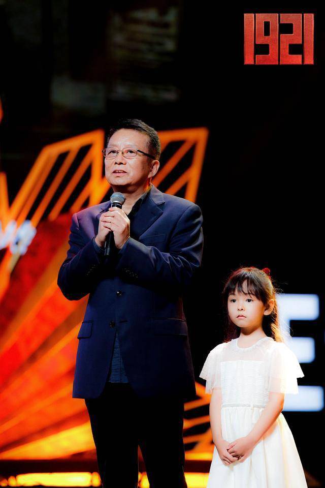 《1921》中的演员窦骁,刘家祎,胡先煦,张宥浩,王弋萱,献唱了《1921》