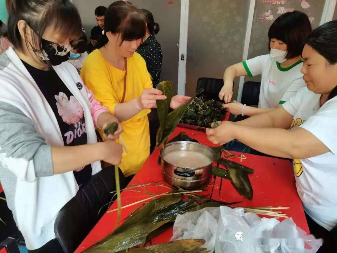迎端午裹粽子送粽子 e8121ddeb5cc497895558e713a85bbdd.jpeg