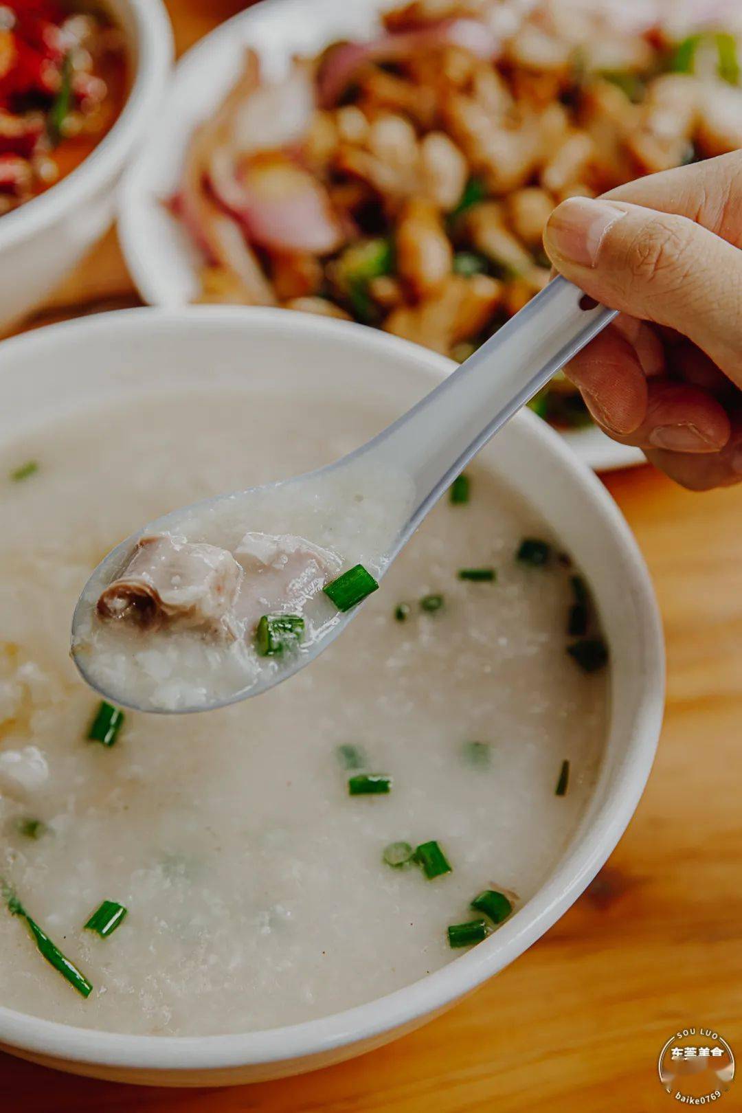 涨到4w/㎡的小店,3条友开间铺,15年来次次「热门榜一」.