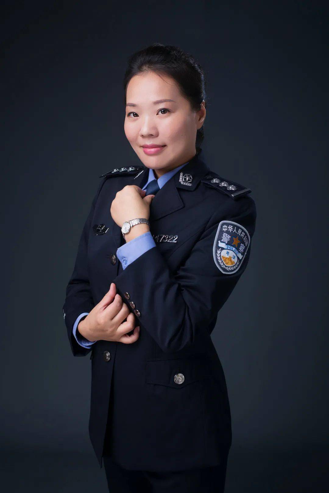 春季警服图片