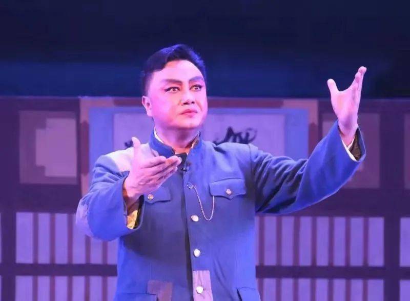 精彩剧照演员表敌人为找到密电码,拷问王连举,王连举叛变,供出李玉和.