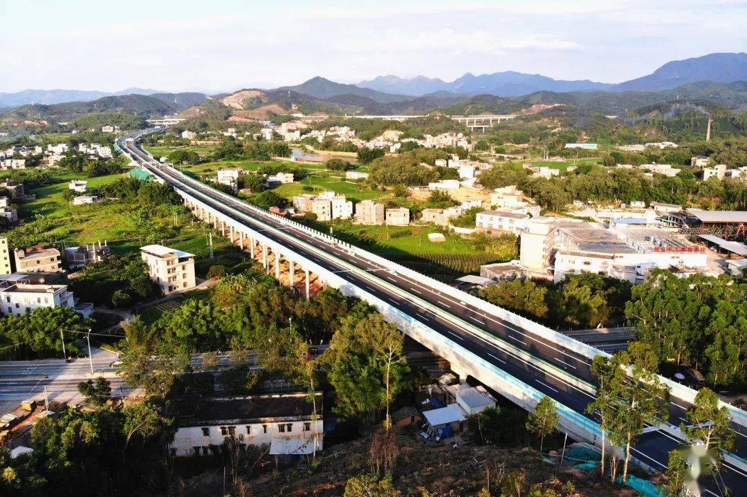 近日 一航局参建 的 广东云浮罗定至茂名信宜高速公路 云茂高速 地处