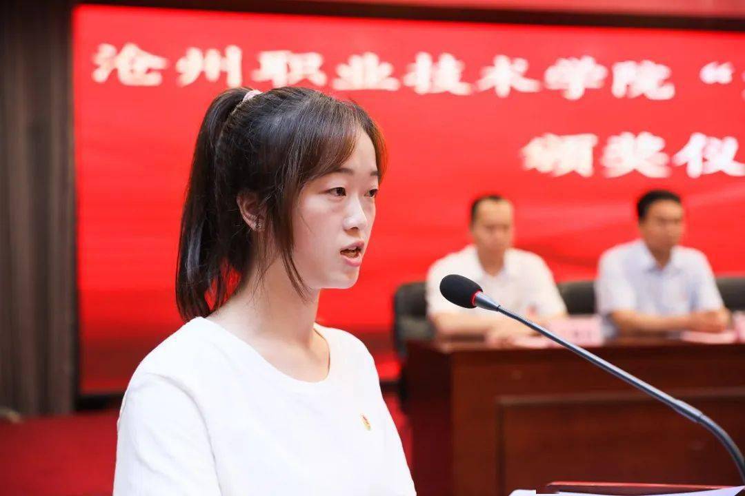 笑脸永远纯粹星辰永远闪耀67学院隆重举行方桂馥助学金颁发仪式