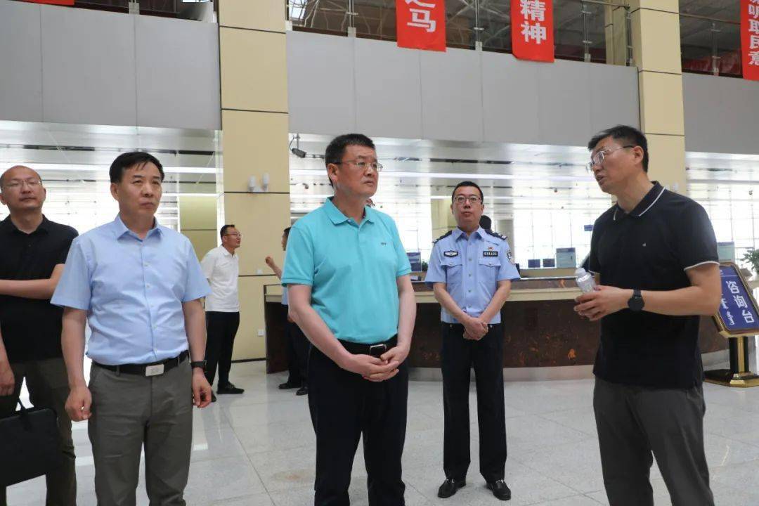 市委副书记,代市长杨进深入海勃湾调研交通运输重点项目