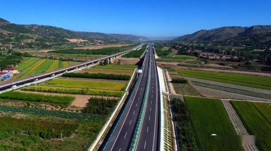 (史家山立交是国高银百高速与青兰高速交汇处,为甘肃已建规模最大立交