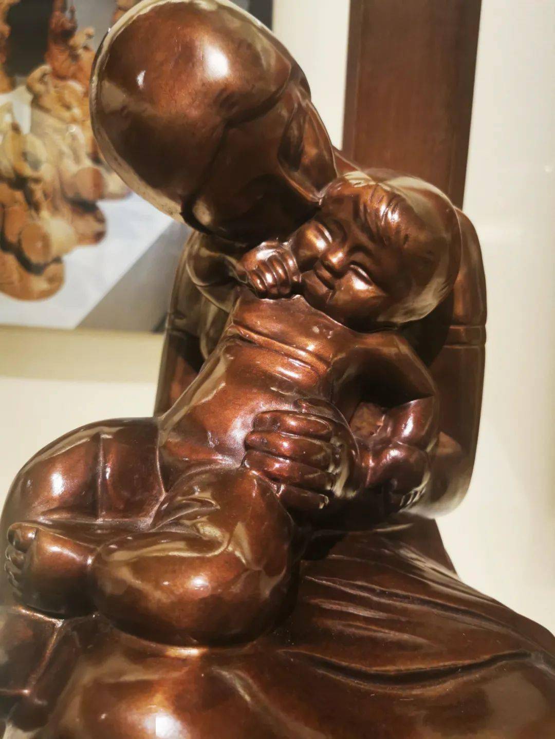 何鄂雕塑作品展亮相省博