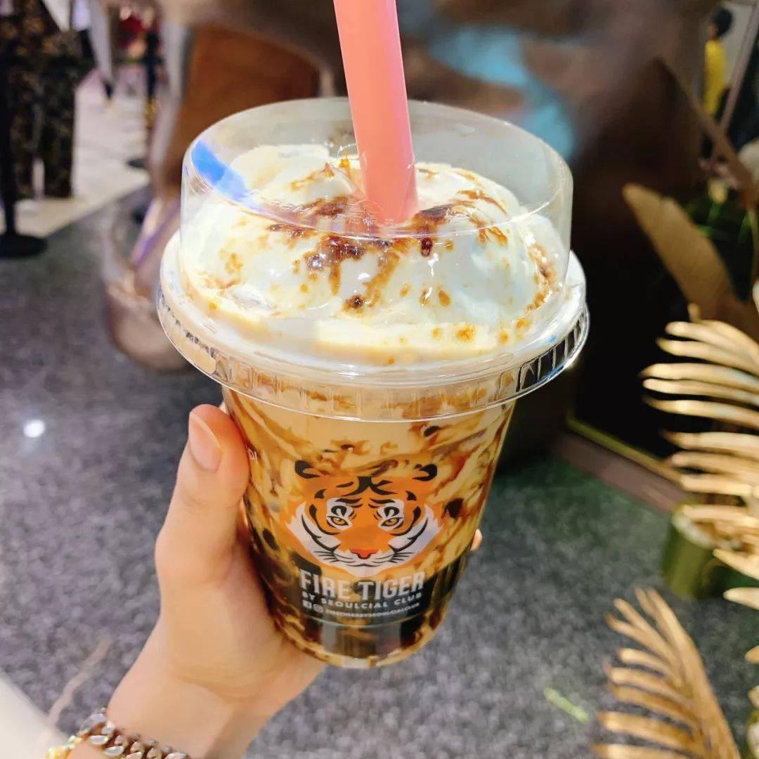 泰国曼谷人气no1的老虎喷火珍奶茶firetiger
