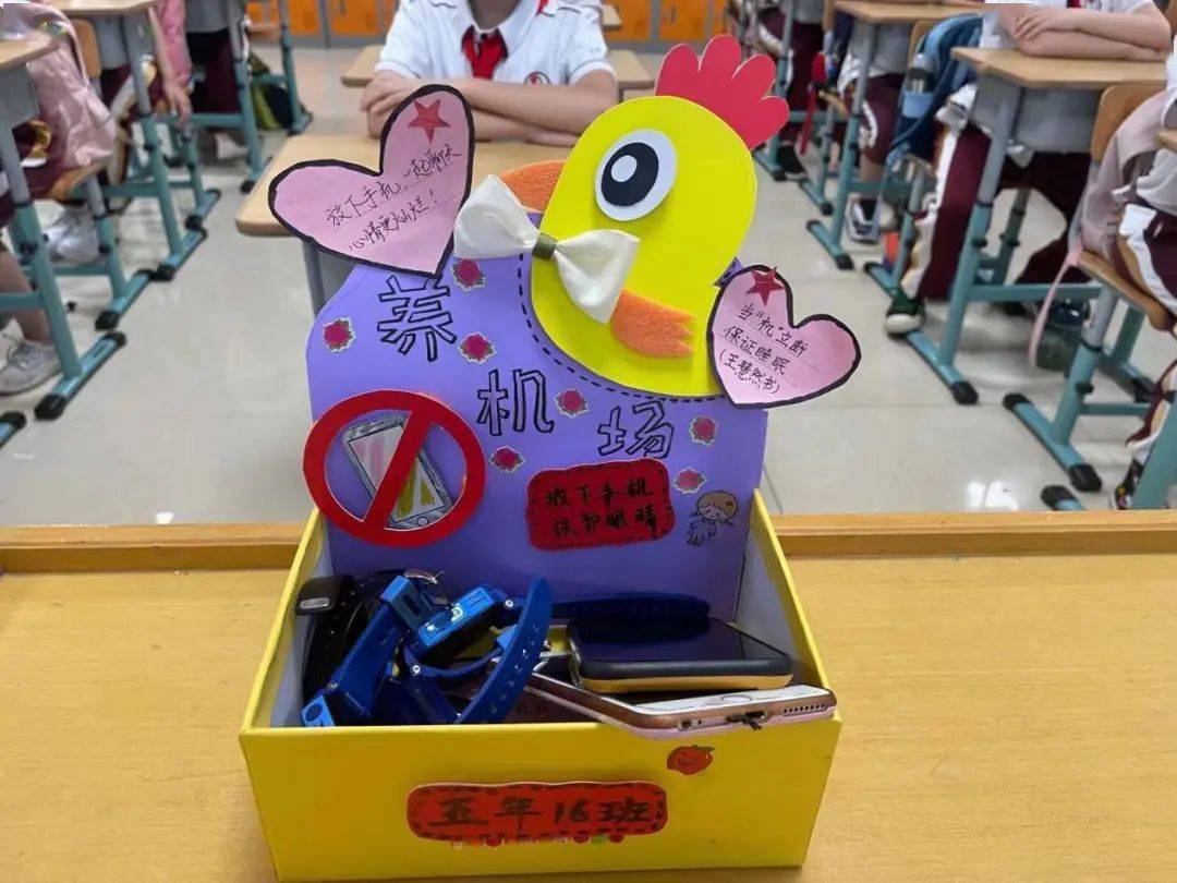 亲子养"机" 亲~暖暖哒除了班级这个公共"养机场",同学们也可以全家总