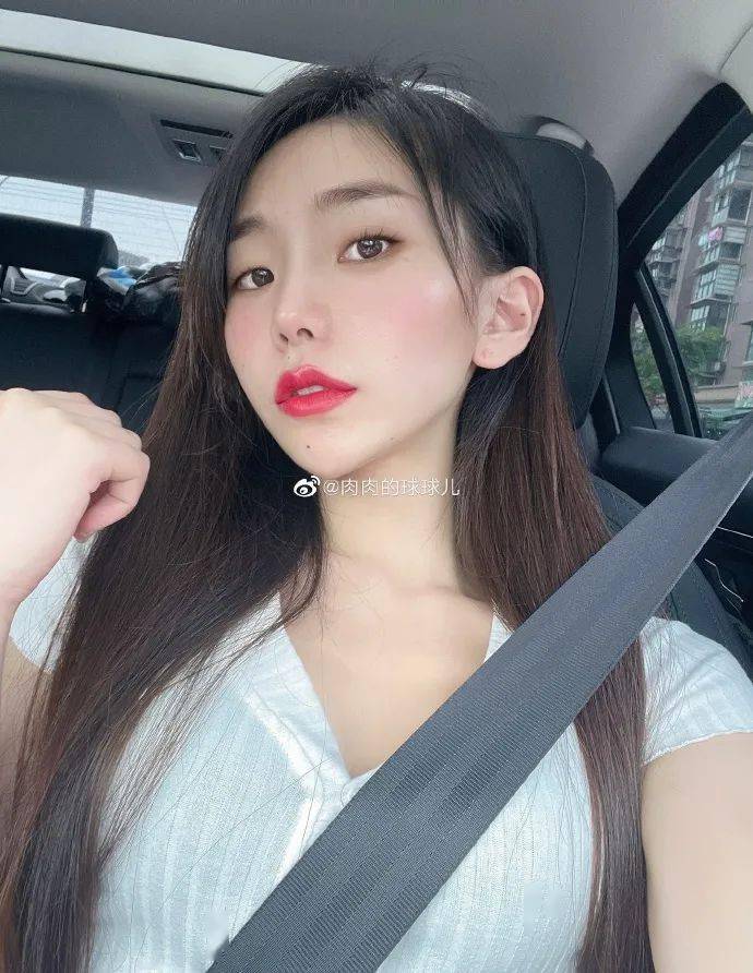 98年江南辣妹狂晒健身私照这身材也太欲了吧