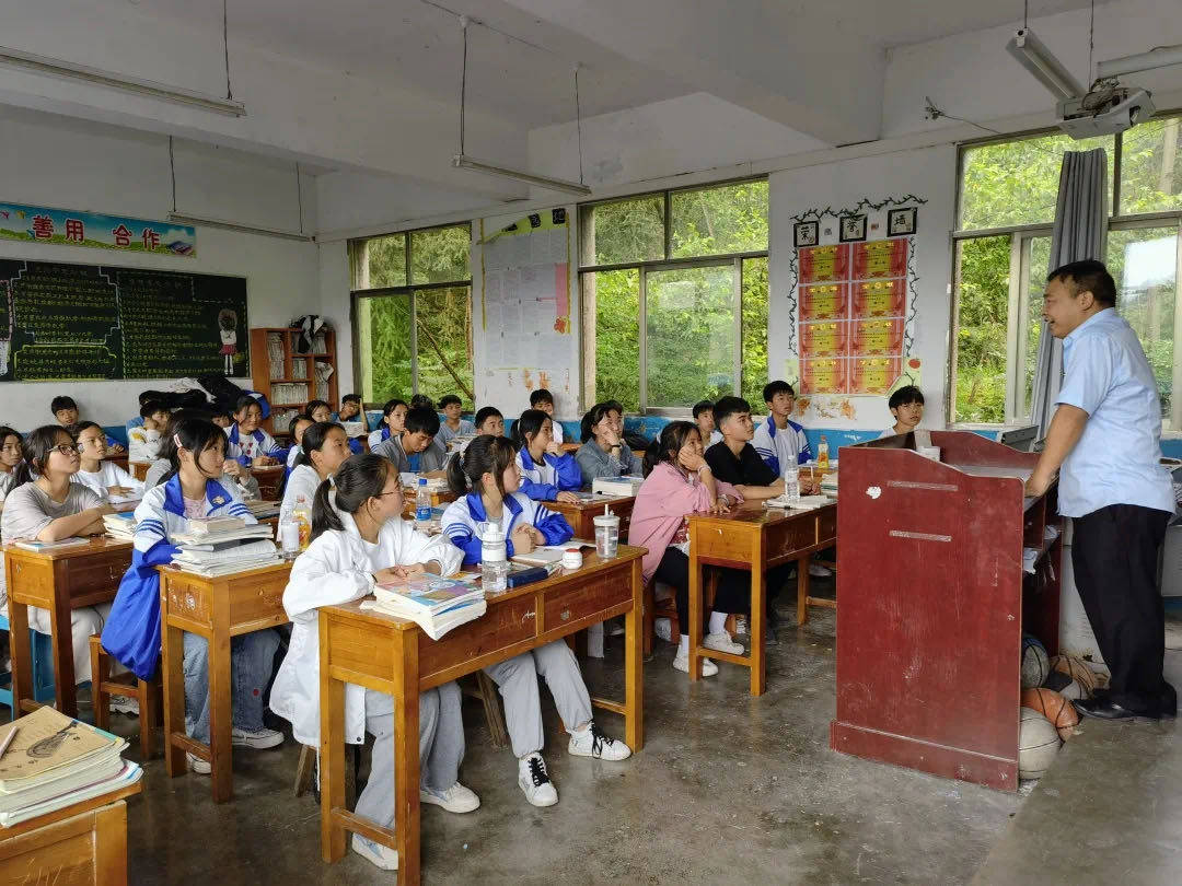 开阳县花梨镇中学图片