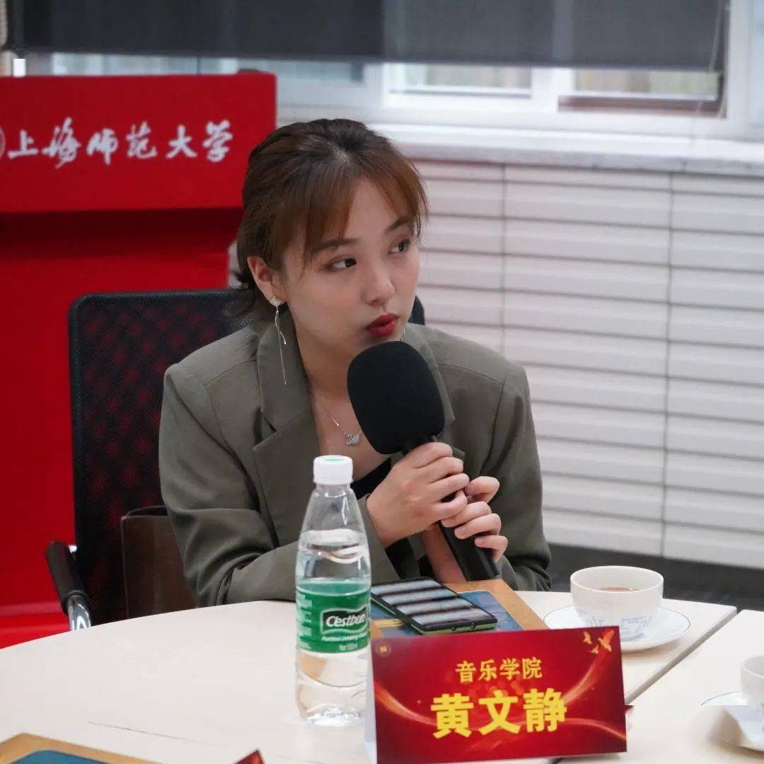 眷恋,对导师辛勤培养的感激之情,并表示将牢记老师的嘱托和母校"厚德