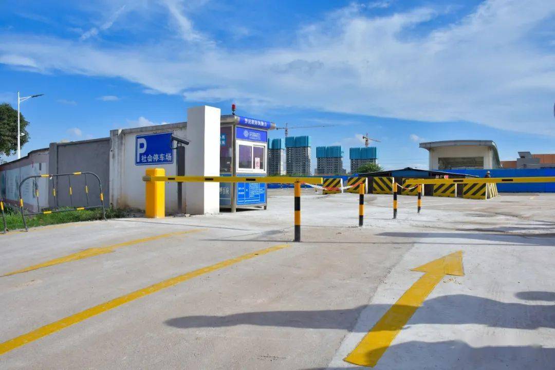 东莞火车站临时停车场正式投入使用!实行阶梯式收费