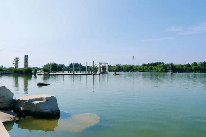 淄博红莲湖公园实拍项目自建幼儿园,另外临近高新区第二小学,高新区第