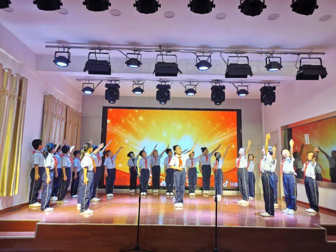 贵池区涓桥中心学校举办童心向党红歌飞扬艺术展演活动