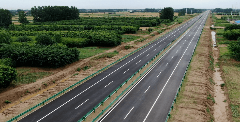 商柘快速路在进入商丘段之后,是与商丘的西环清凉寺大道相接,在西部