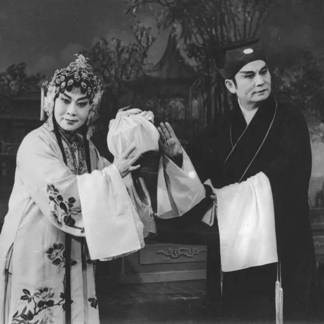 "彬彬腔"第二代传人小王彬彬先生在采访中也谈到了锡剧《珍珠塔》当年