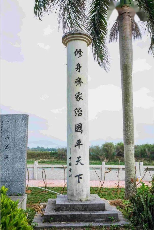 获得举人级以上,才能立我们在功名路上看到的碑;而要立旗杆夹,要求就