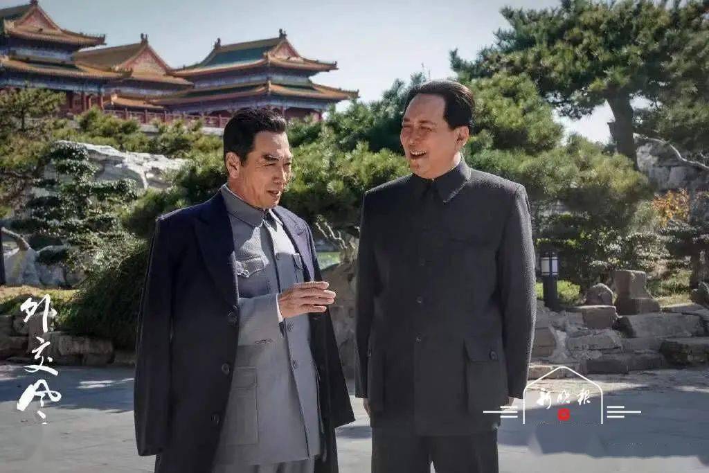 很多年轻人通过影视作品了解总理,以为他身材高大,孙维民身高1.