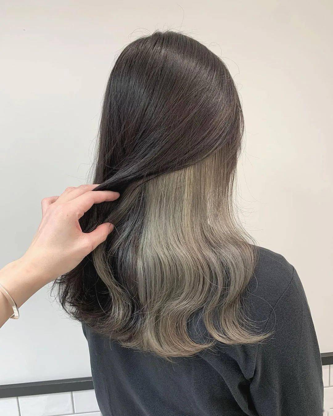 又到了女孩们染发的季节了.