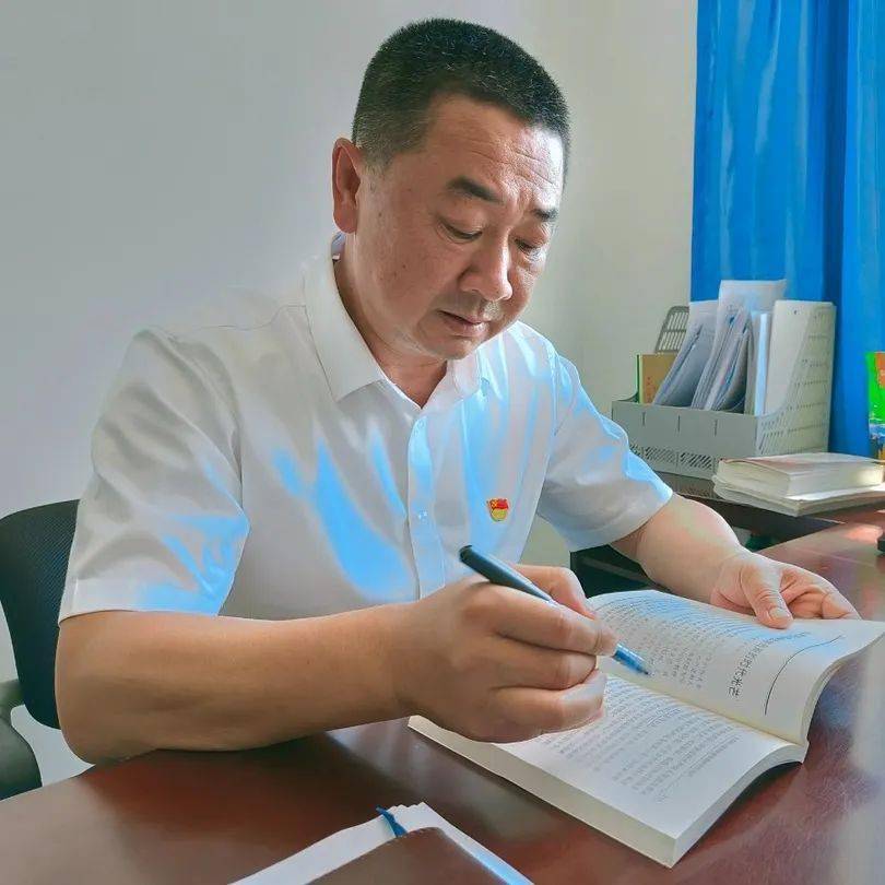 第一书记,工作队长曾晓辉驻哈克村工作队他们的真情告白吧一起看来