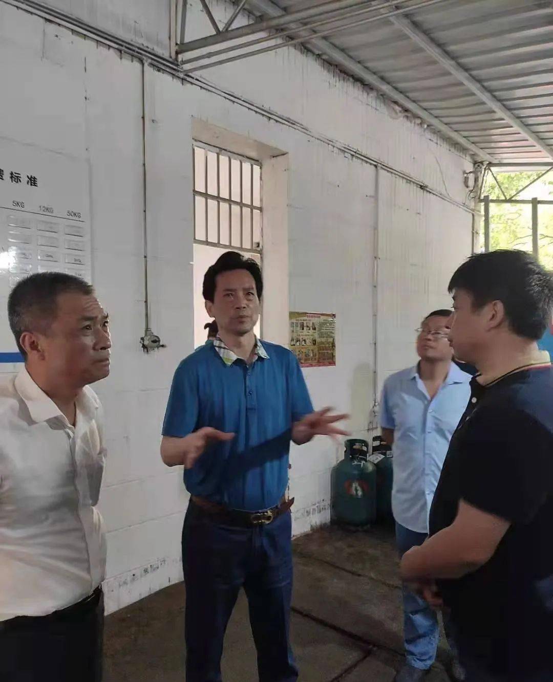 动态丨徐本华带队督查我市燃气危化品烟花爆竹安全生产工作