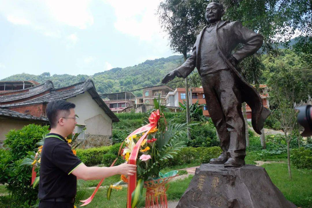 团市委市青联赴南安开展党史学习教育主题党日暨红色寻访乡村关爱公益