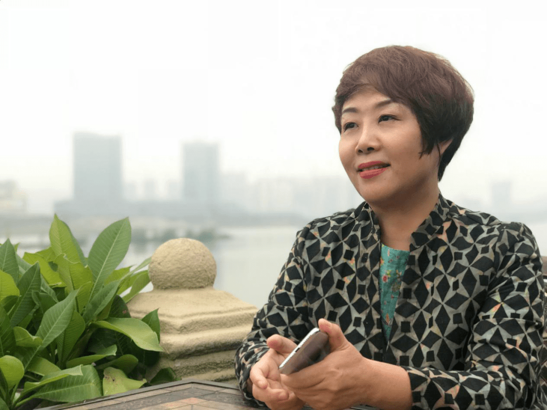 吕晓莉2005年毕业于西安音乐学院钢琴系本科;自幼学习钢琴并多次在省