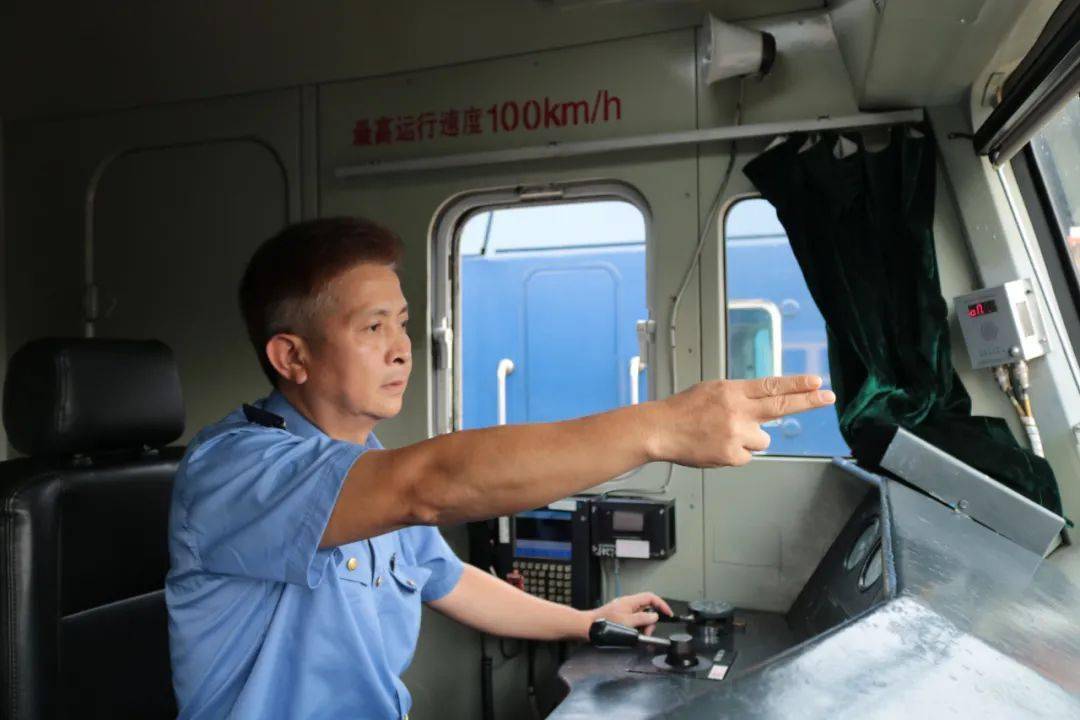 相 技术娴熟,心理素质过硬  做到"人车合一 " 他是柳州机务段火车司机