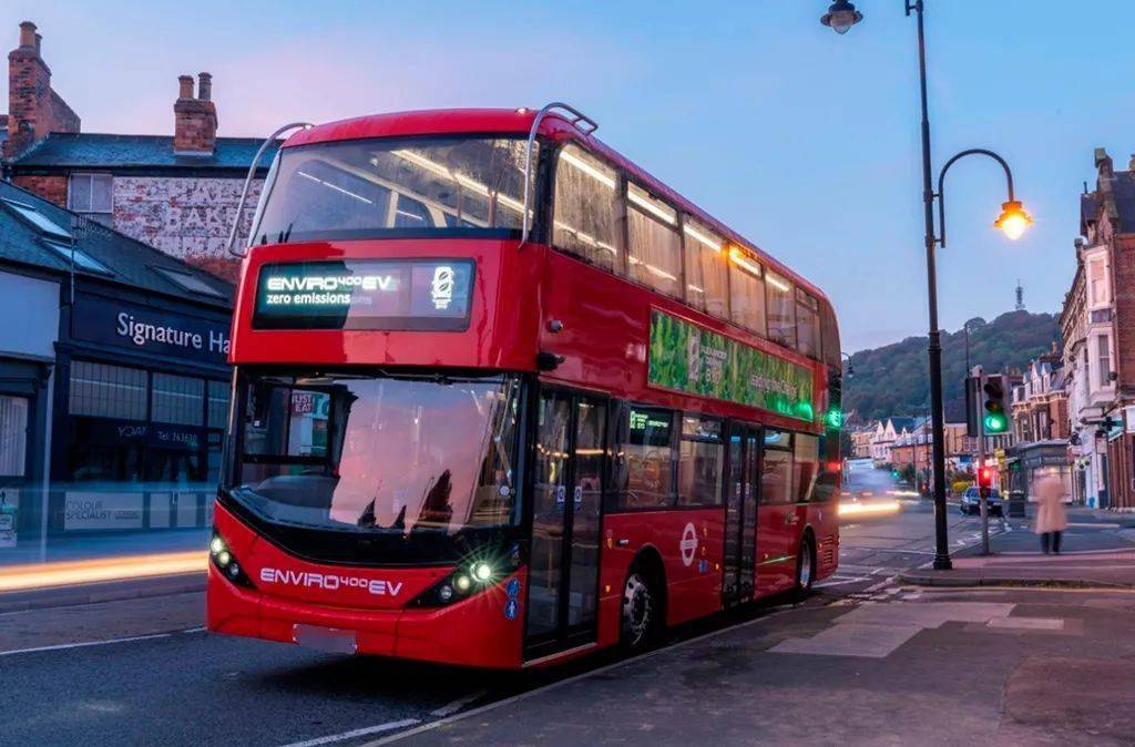 多功能柏拉克斯顿全景双层巴士来自拥有百年巴士历史的丹尼斯