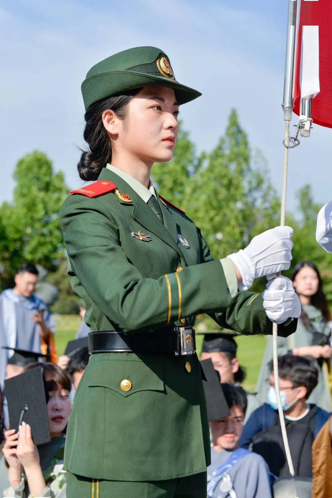 央美人物2021毕业典礼升旗手身份大揭密