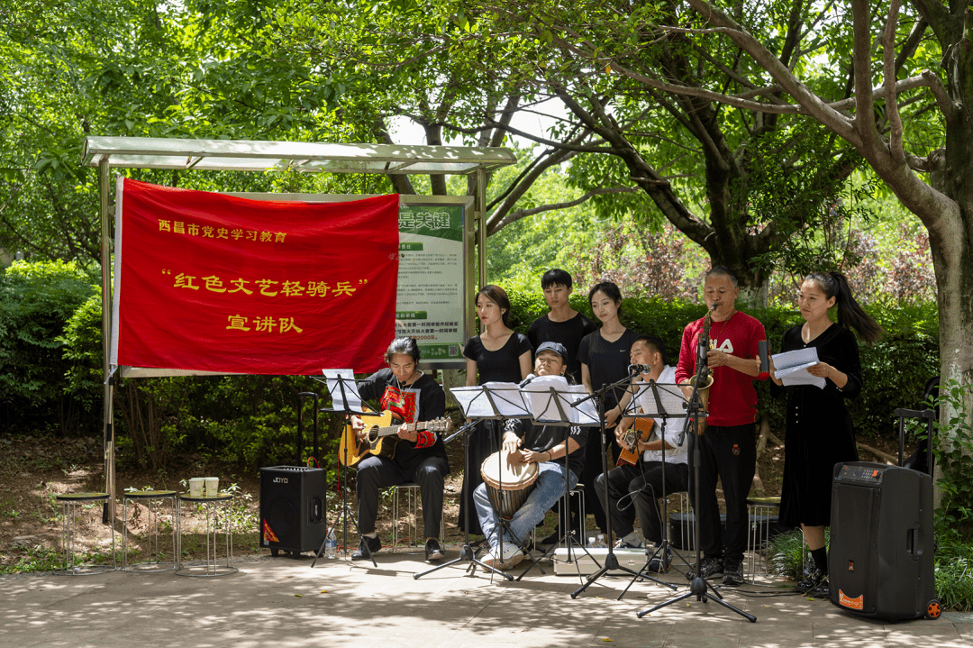 红色文艺轻骑兵化身宣讲员走村入户让党史学习活起来