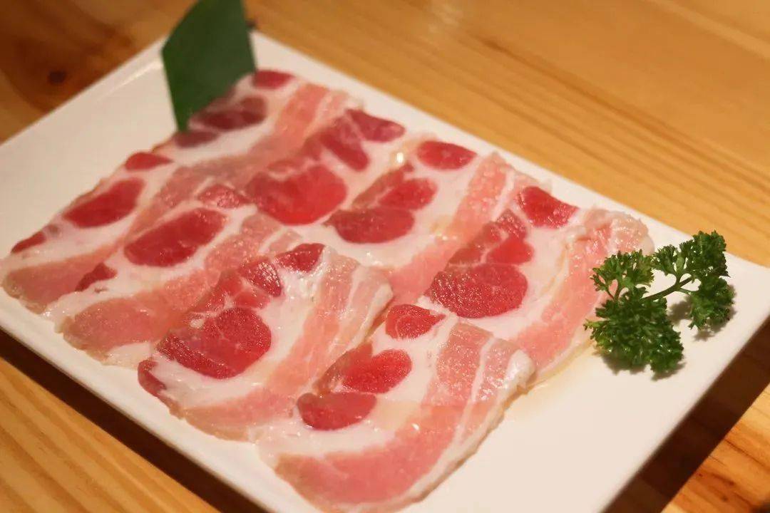 特选牛小排 三角肉 牛腹肉 盐味牛肋条 和牛三筋 盐味猪五花._香气