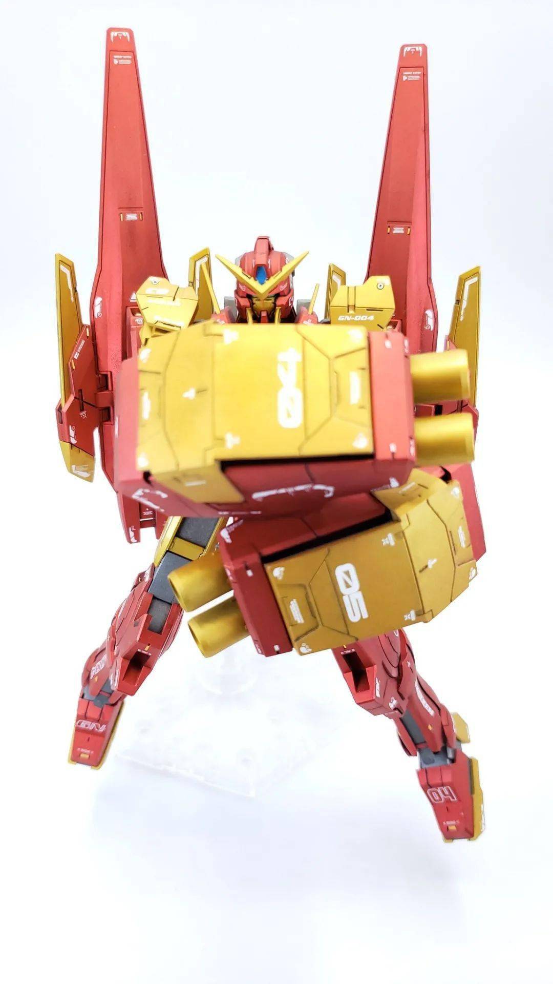 史塔克工业出产的娜德雷高达