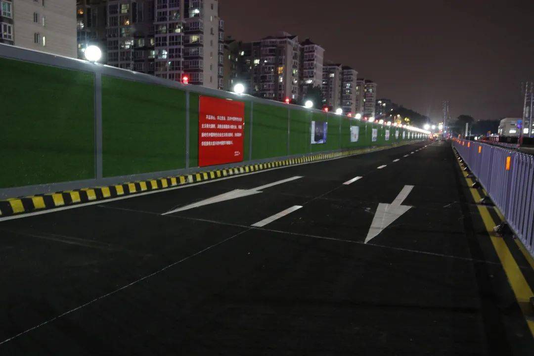 地铁6号线应天东街站已完成二期围挡施工