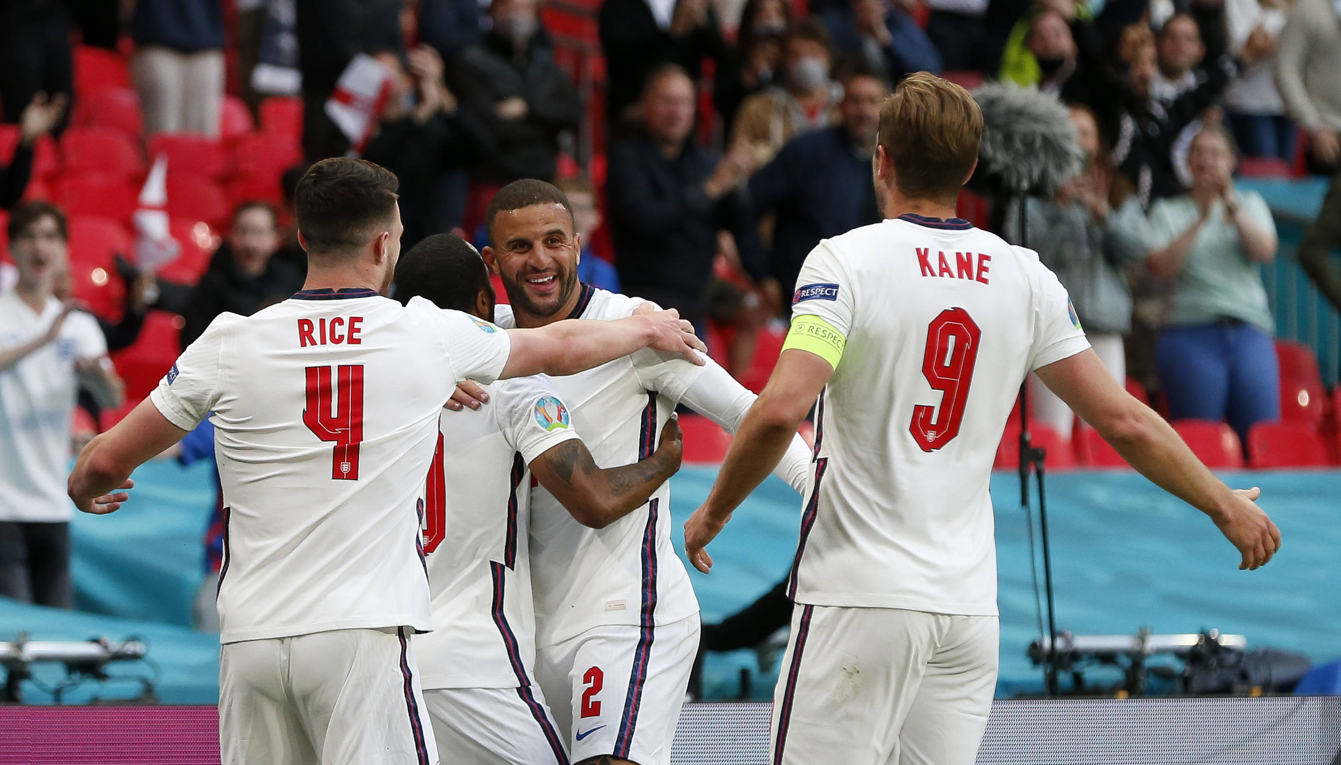 足球欧锦赛小组赛英格兰队晋级16强