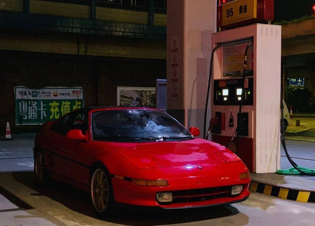 jdm篇翻灯脸萌的小跑车素有平民法拉利之称第二代丰田mr2sw20车型赏析