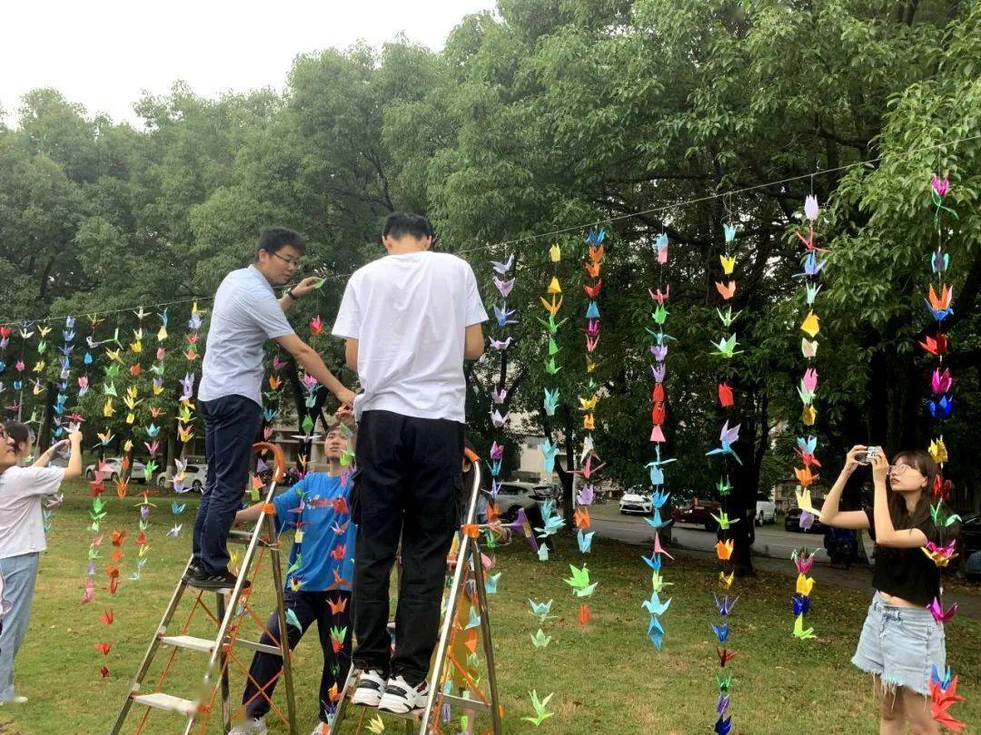 华中农大折万千纸鹤祝福毕业生展翅高飞