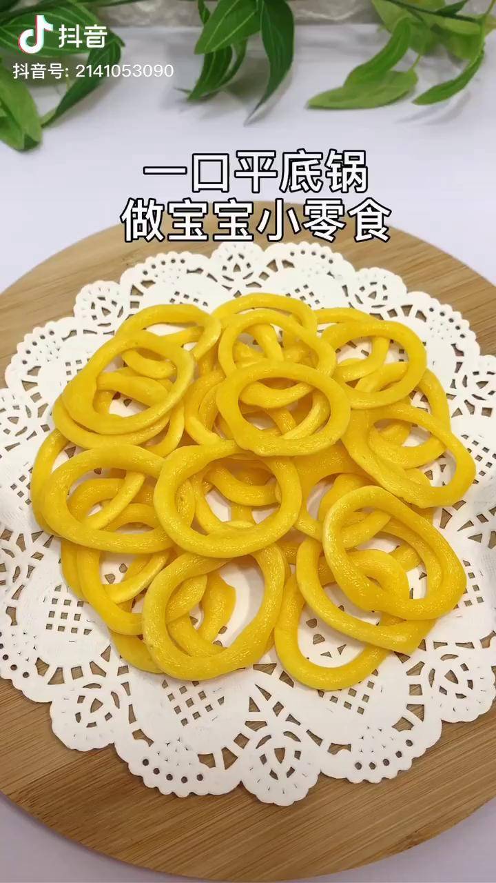 适合八个月以上宝宝蛋黄甜甜圈平底锅就能做奶香好吃不腻宝宝辅食辅食