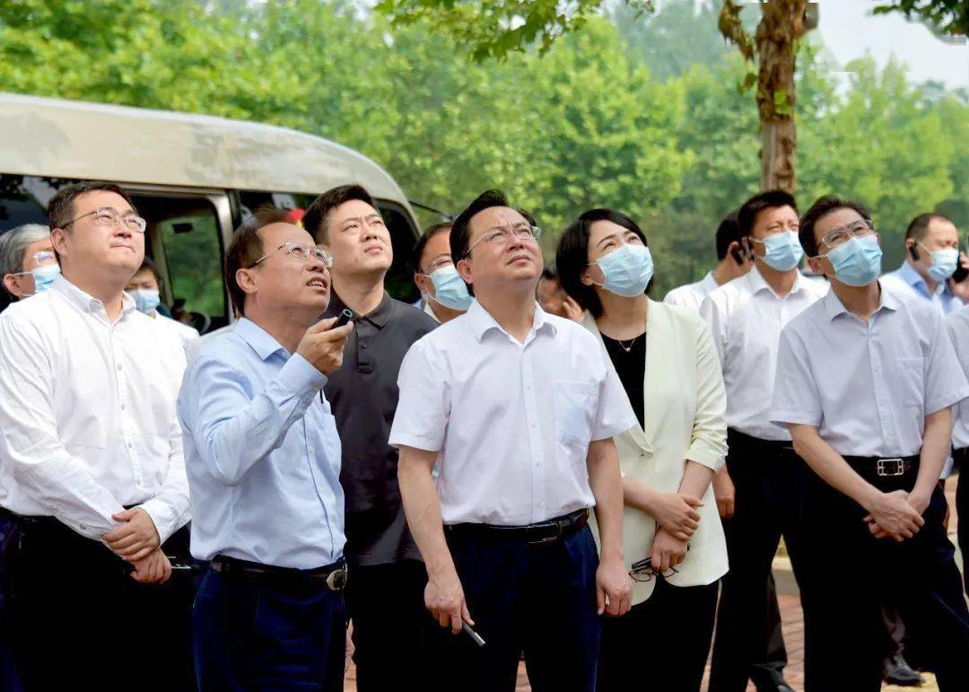 孙兵陈平协调推进重点项目征迁工作_华容区