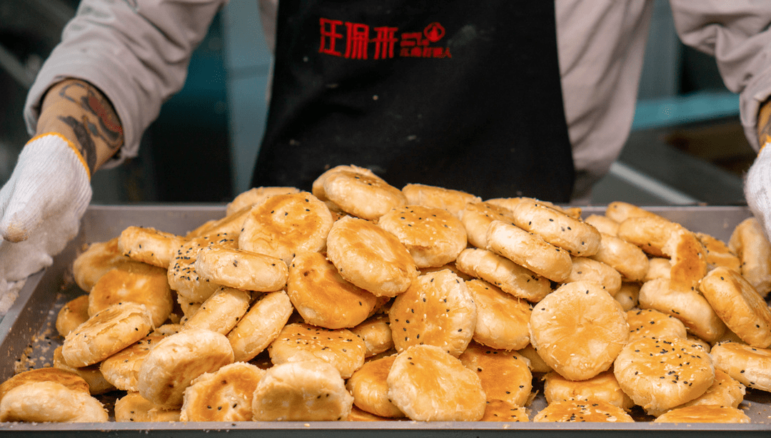 火爆江南的汪保来糕点竟然2折为了吃上一口我快被挤扁了